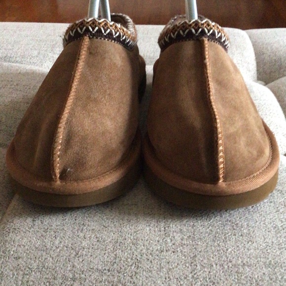 UGG Tasman Chestnut Suede Slip-Ons
Sz 9 - Picture 2 of 12